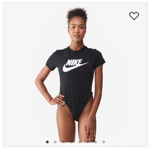 NIKE short sleeve bodysuit